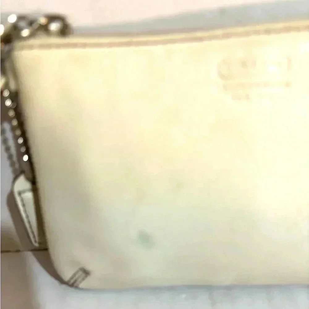Coach vintage beige leather wristlet wallet